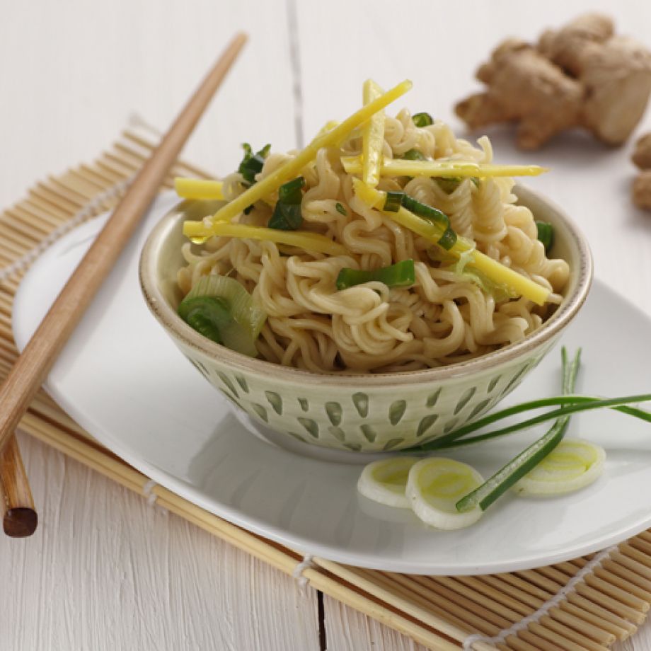 Noodles al Pollo con Zenzero e Mandorle