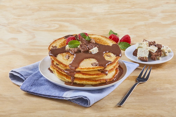 Hot cakes con chocolate Crunch® | Recetas Nestlé