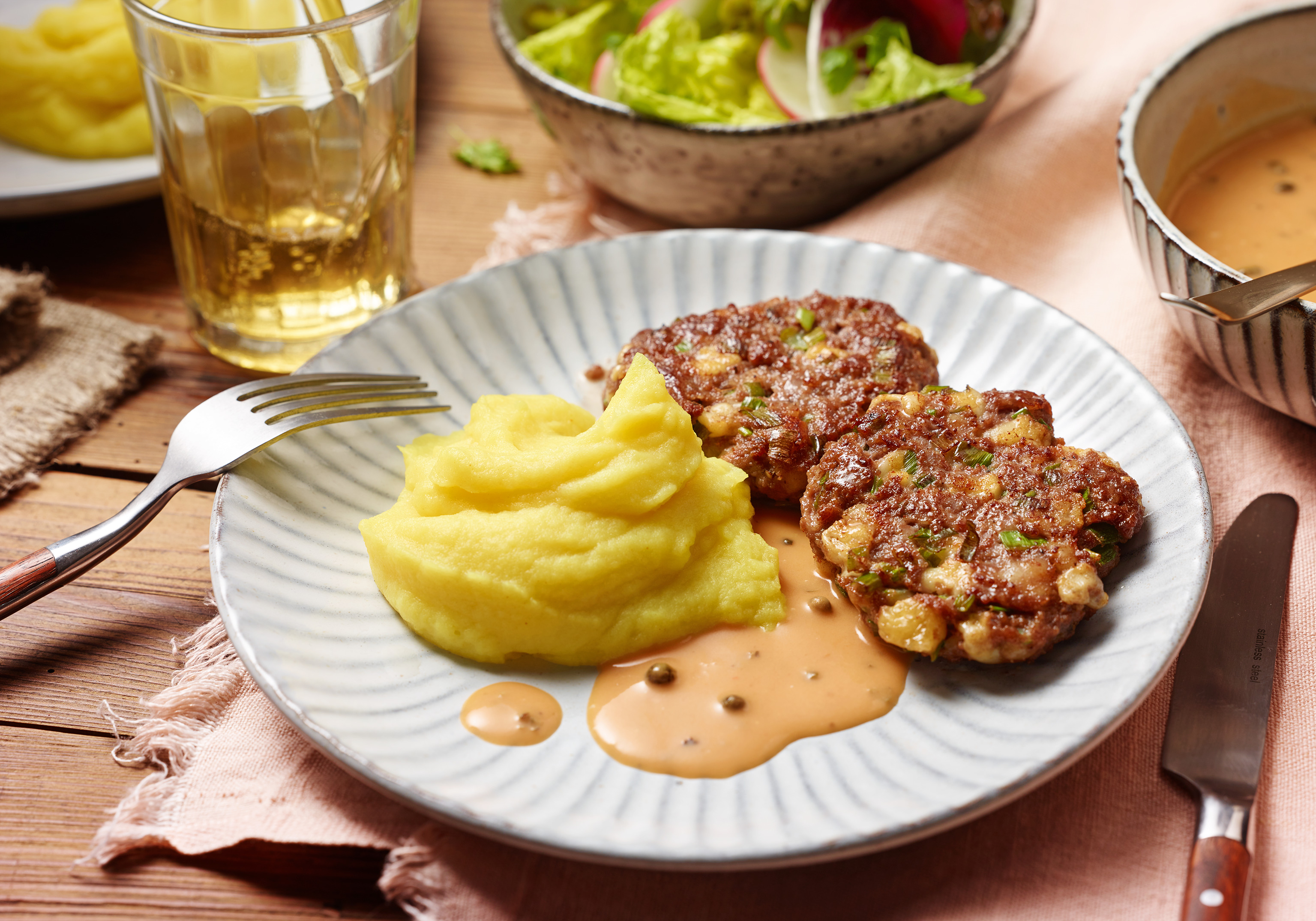 Käse-Frikadellen mit Rahm-Sauce | maggi.de