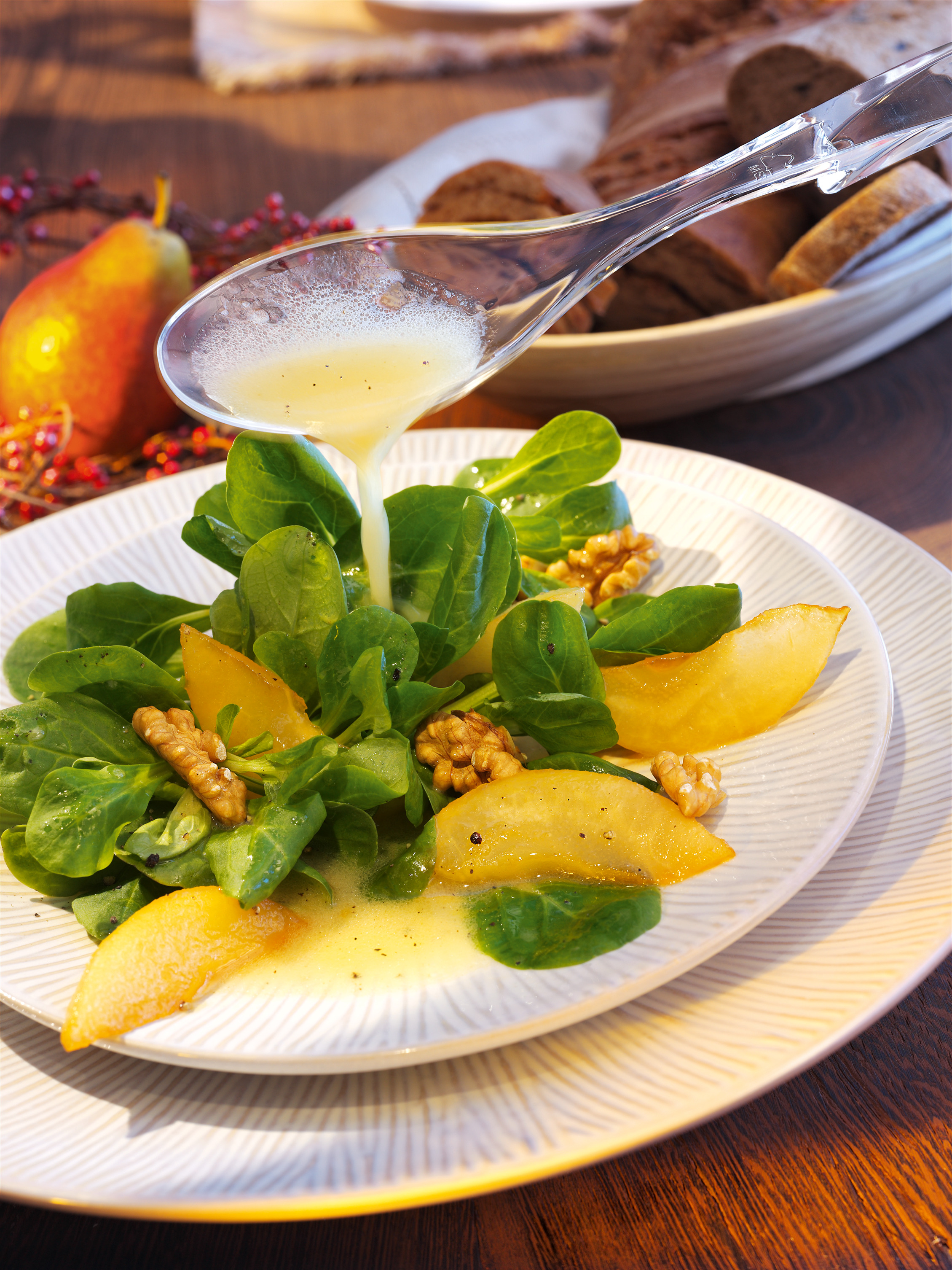 Lecker Feldsalat mit karamellisierten Birnen | maggi.de