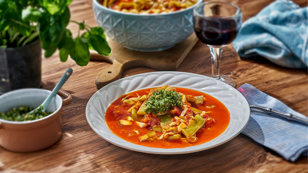 Vegetarische Gemüsesuppe mit Pesto | maggi.de