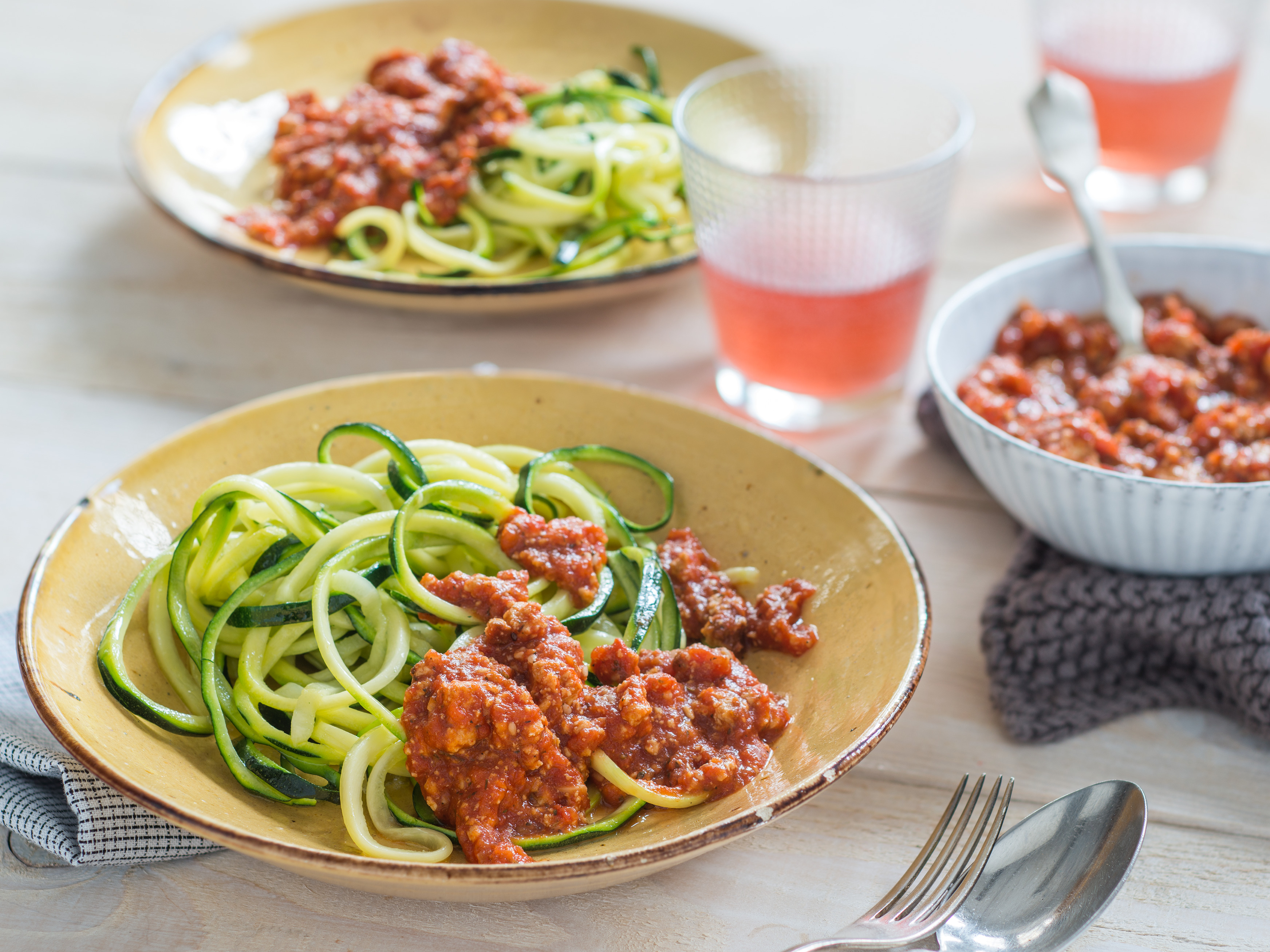 Zucchini Spaghetti mit Tofu Bolognese | maggi.de