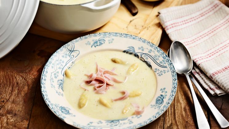 Spargelcremesuppe mit Schinkenstreifen | maggi.de