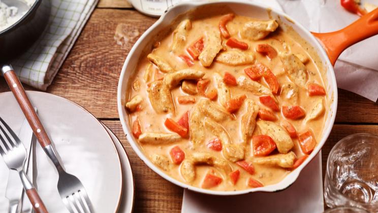 Hähnchen-Rahm-Geschnetzeltes mit Paprika | maggi.de