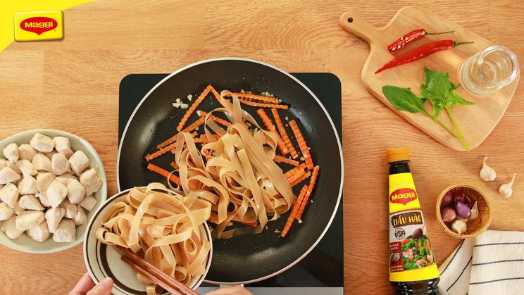 Bánh Đa Xào Thịt Gà