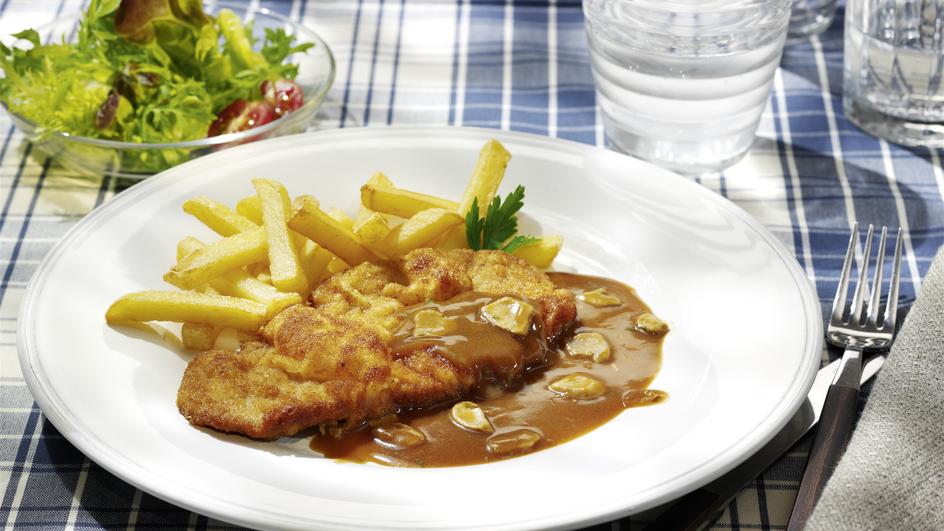 Panierte Schnitzel mit Jägersauce | maggi.de