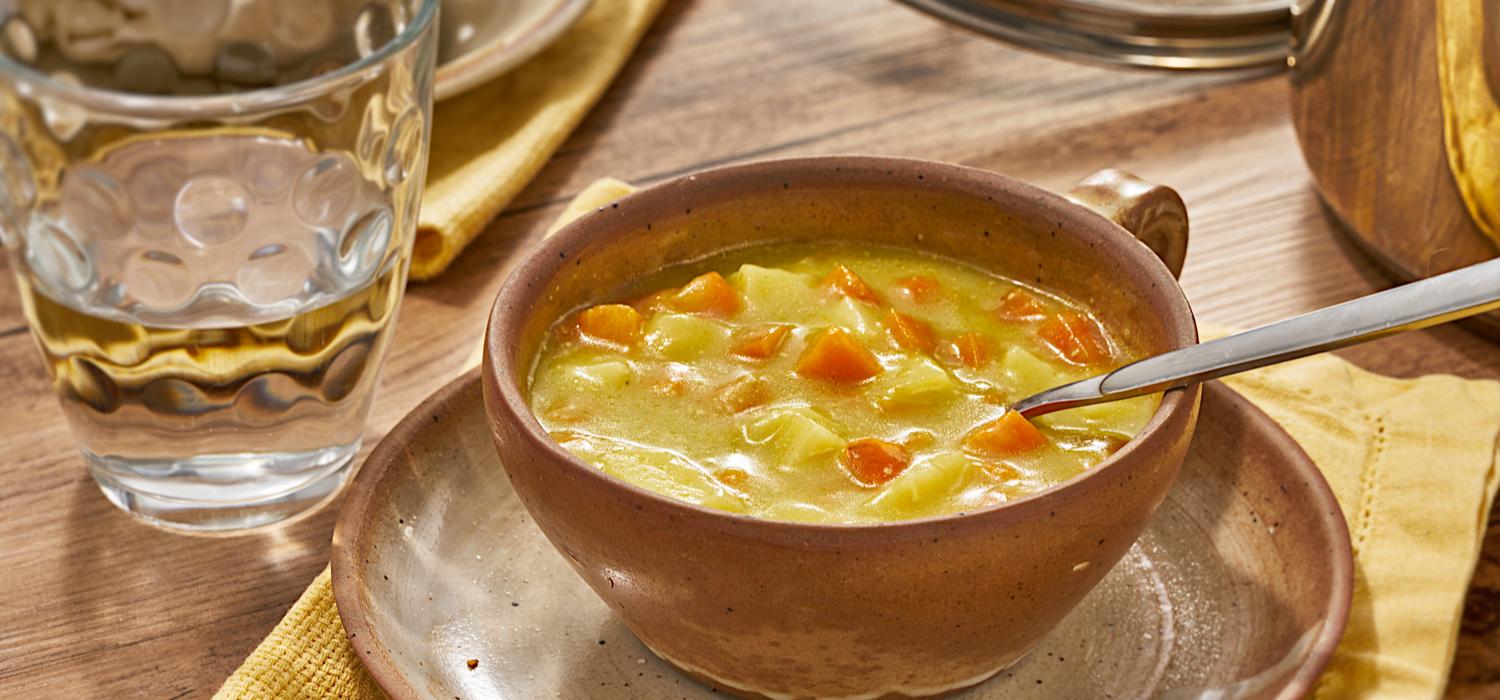 Erbsensuppe mit Kartoffeln und Karotten | maggi.de