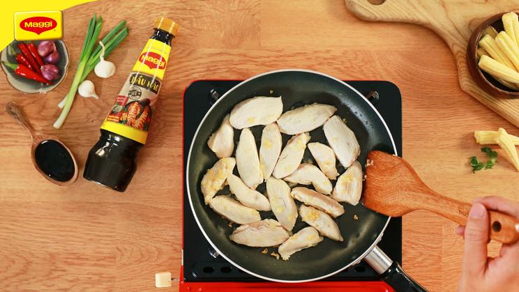 Lườn Gà Xào Bắp Non