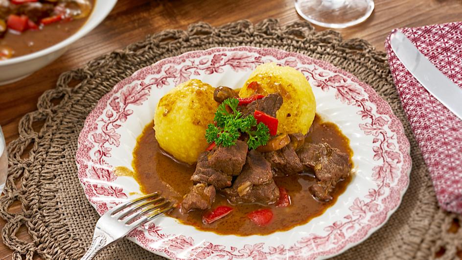 Saftiger Rindersaftgulasch mit Pilzen | maggi.de