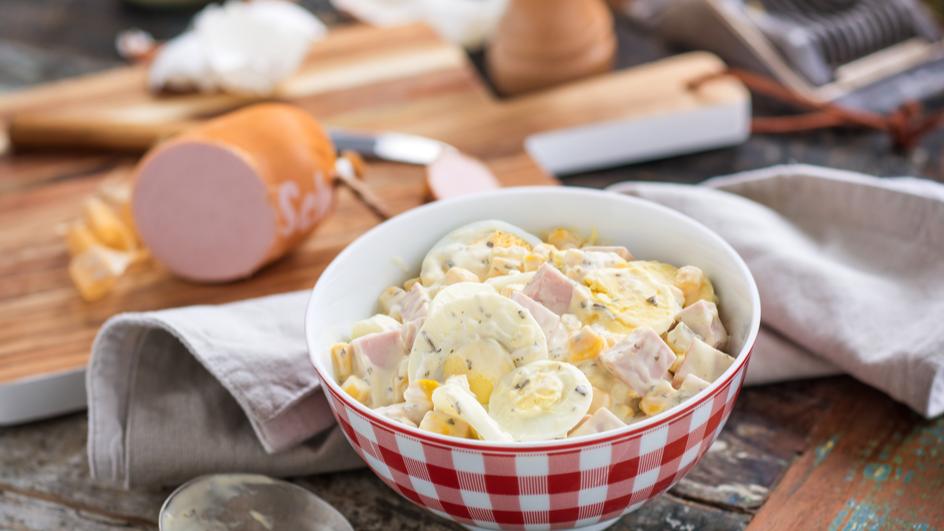 Rezept für bunten Eiersalat mit Fleischwurst | maggi.de