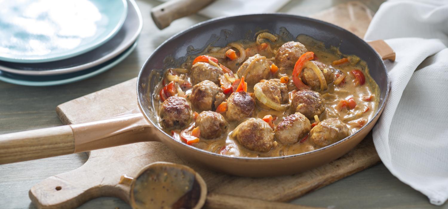 Bratwurstbällchen in Zwiebel-Sauce | maggi.de