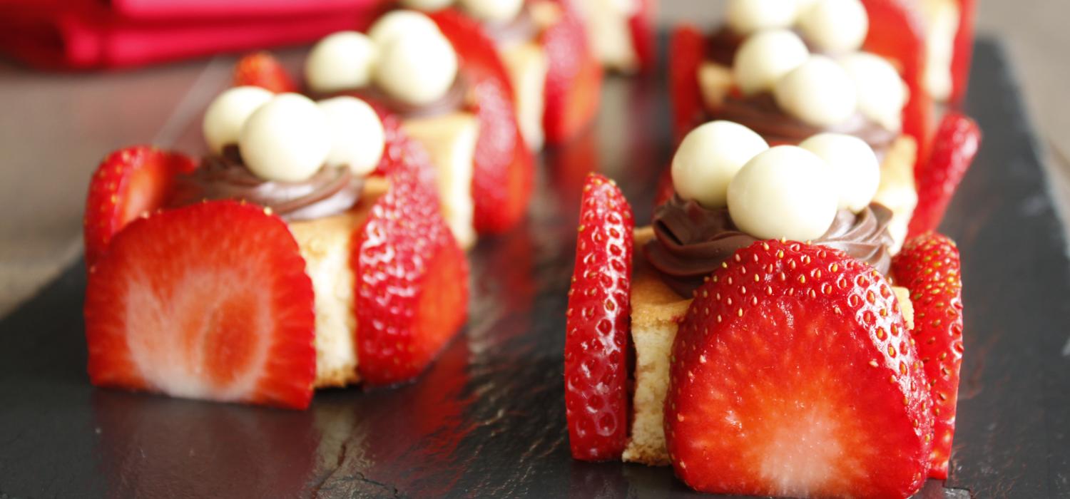 Gateau Mini Bouchees Moelleuses Chocolat Fraises Kitkat