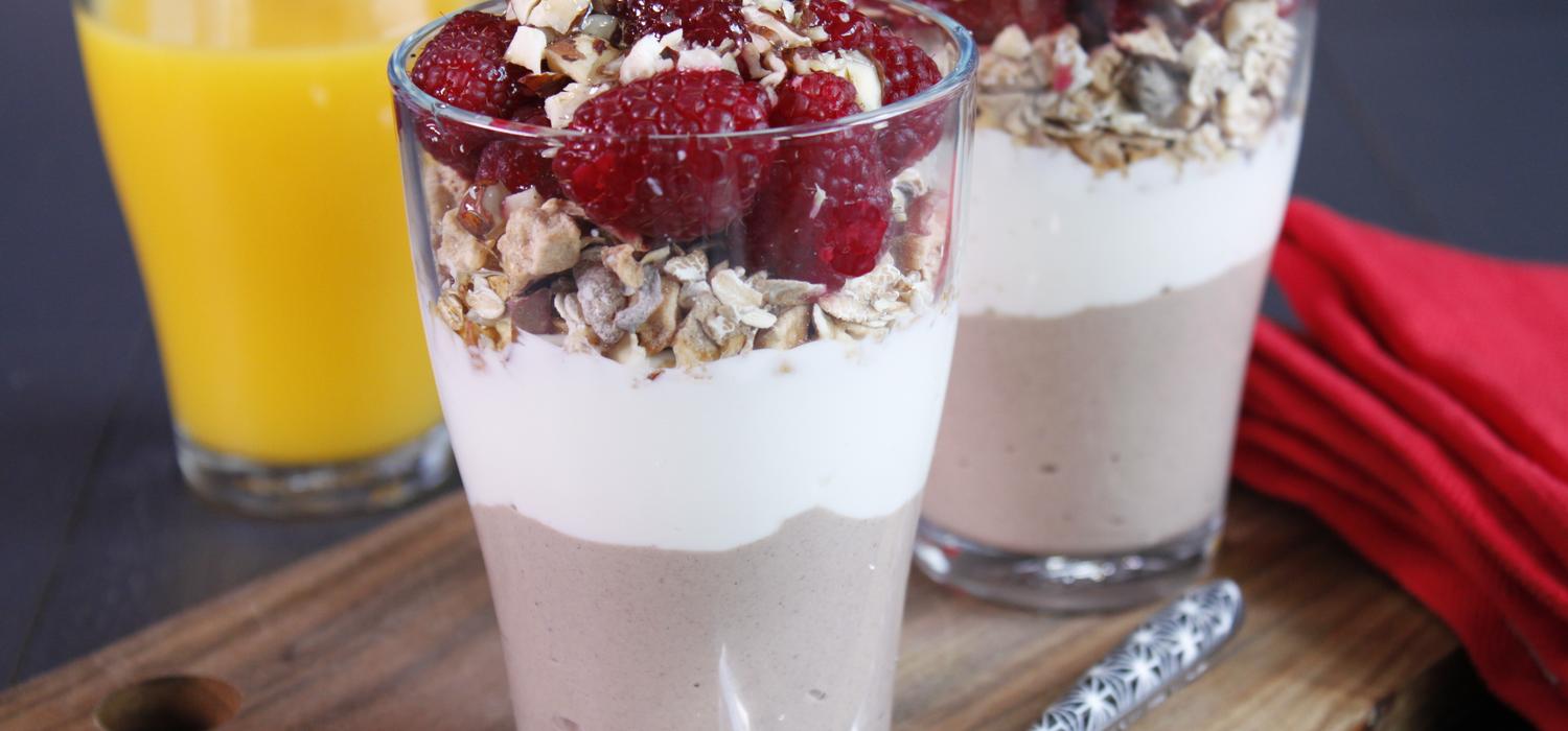 Verrine framboises granola, fromage blanc au Nesquik NESQUIK