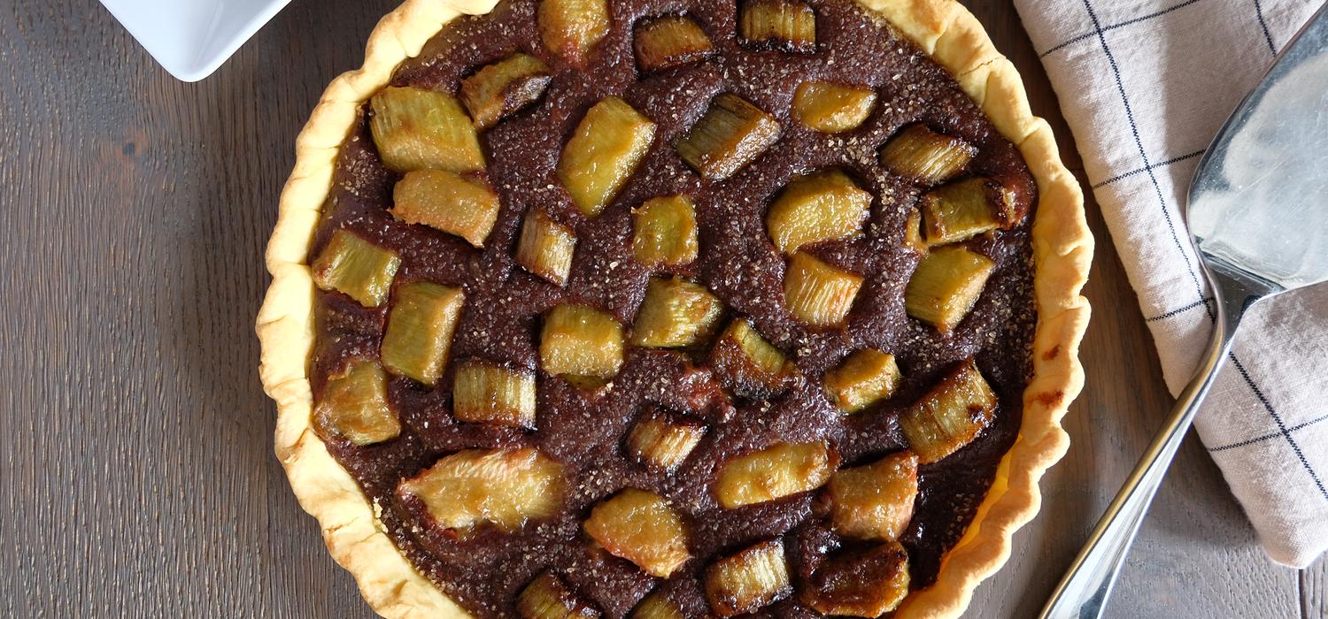 Tarte A La Rhubarbe Confite Et Chocolat Nestle Dessert