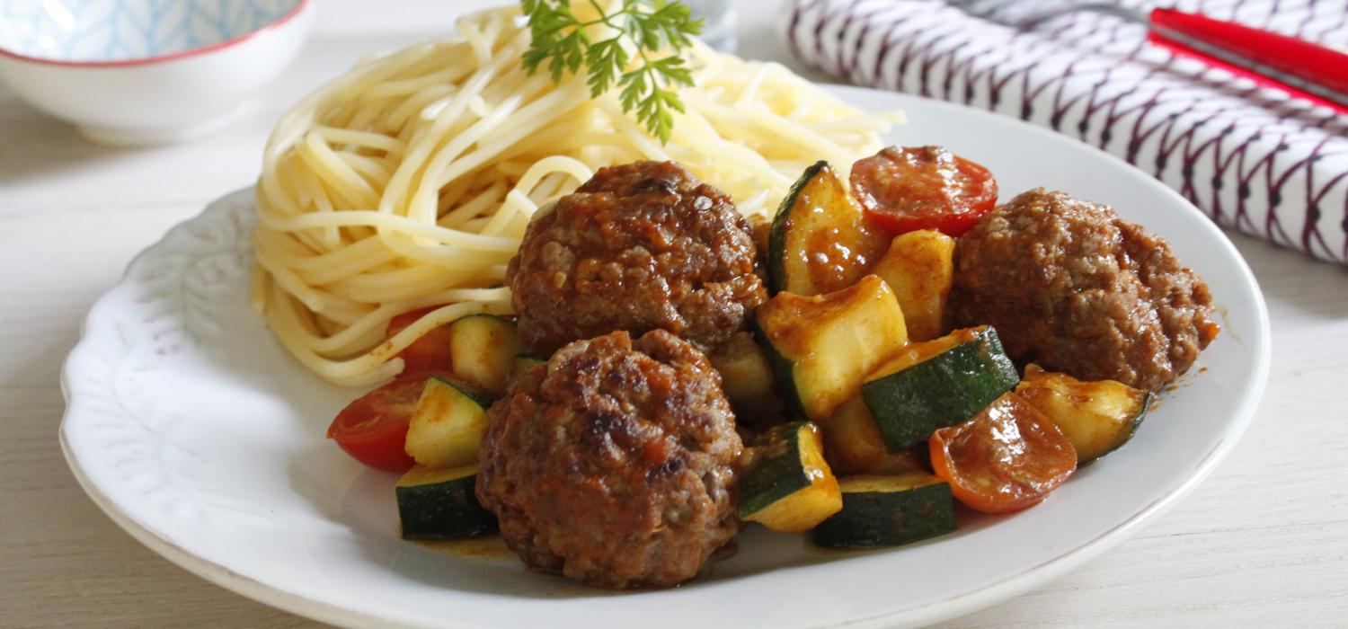 Boulettes De Boeuf, Dés De Courgettes Et Tomates Cerises | MAGGI