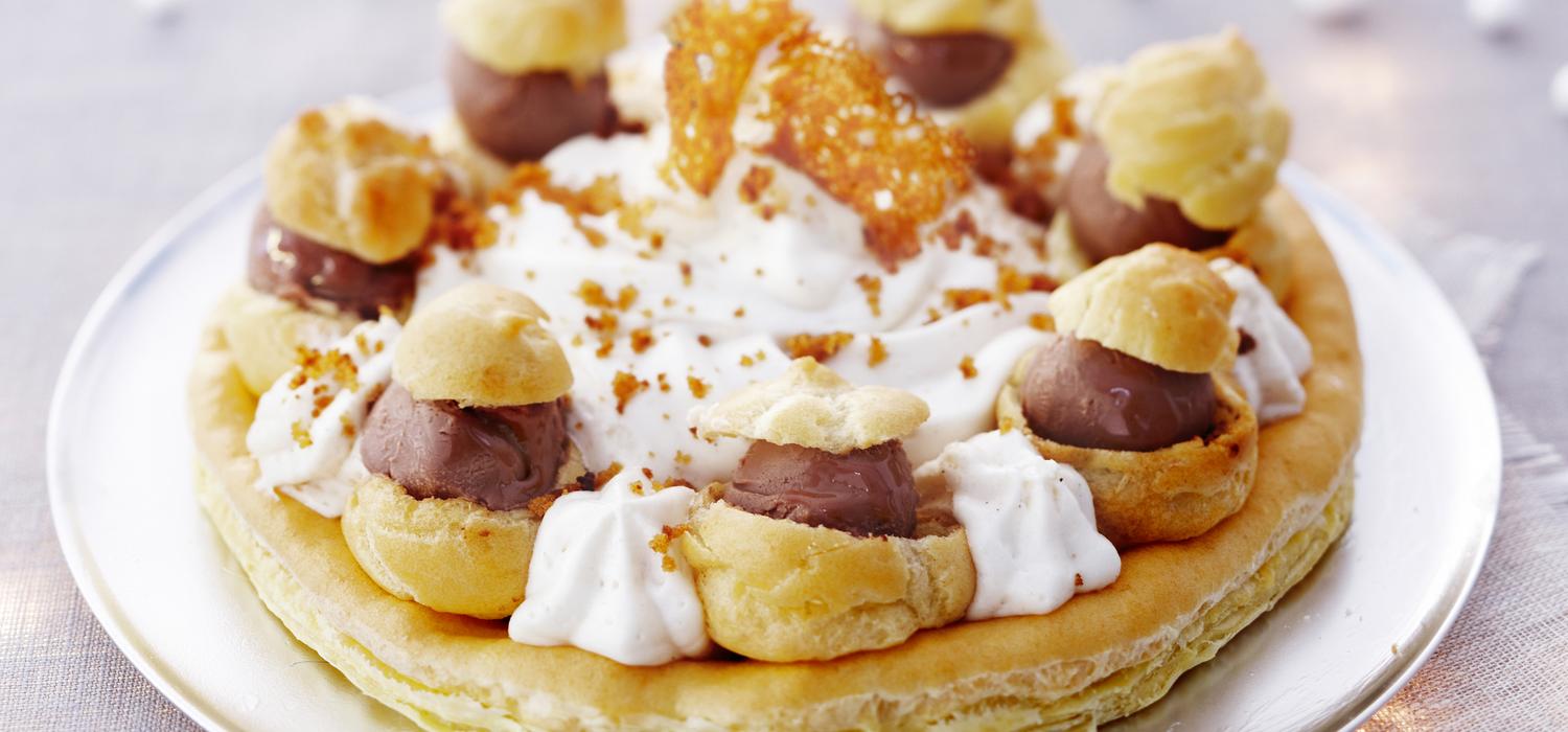 Gateau De Choux Glace Au Chocolat Praline Et Chantilly Au Pain D Epices Nestle Dessert