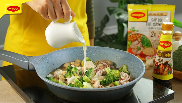 Mực Xào Rau Nấm Sốt Kem
