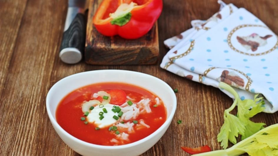 Zupa pomidorowa z ryżem i papryką pieczoną Winiary