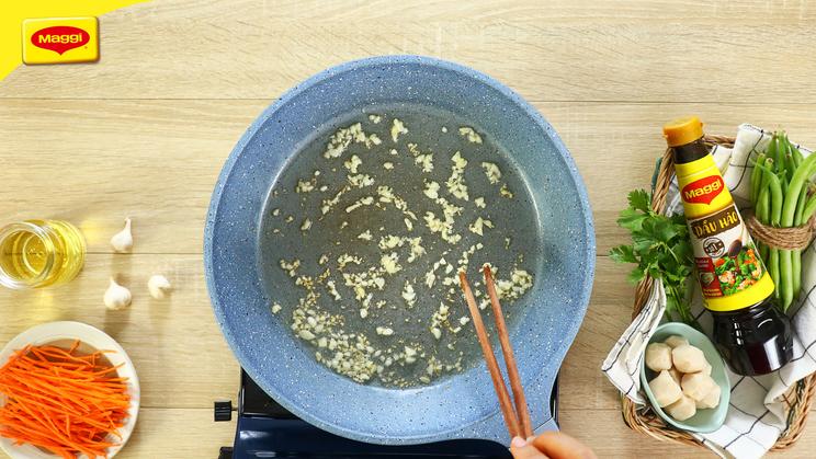 Đậu Cove Và Cá Viên Xào Tỏi