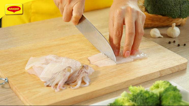Mực Xào Rau Nấm Sốt Kem